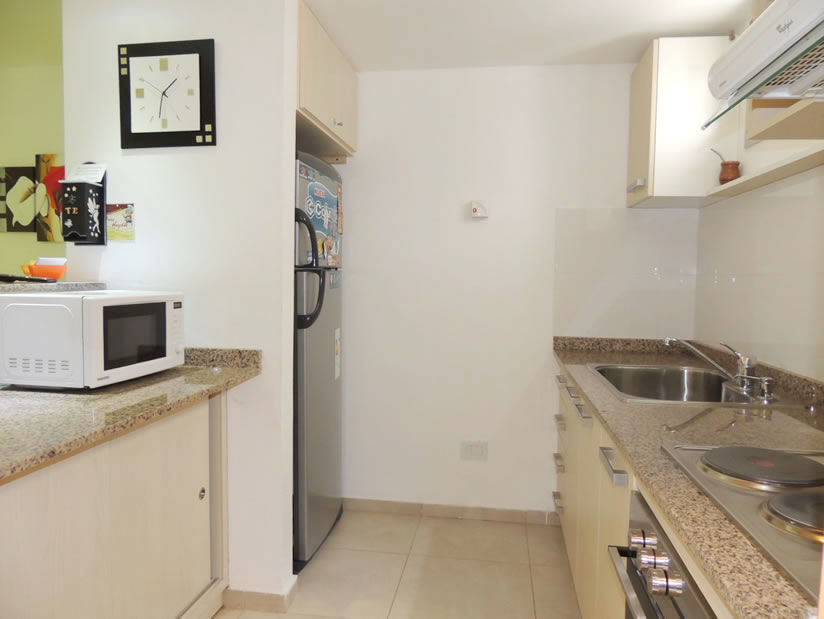 Alquilo Departamento Gesell 365 1F en Villa Gesell zona Centro Comercial a 10 mts de la Playa 