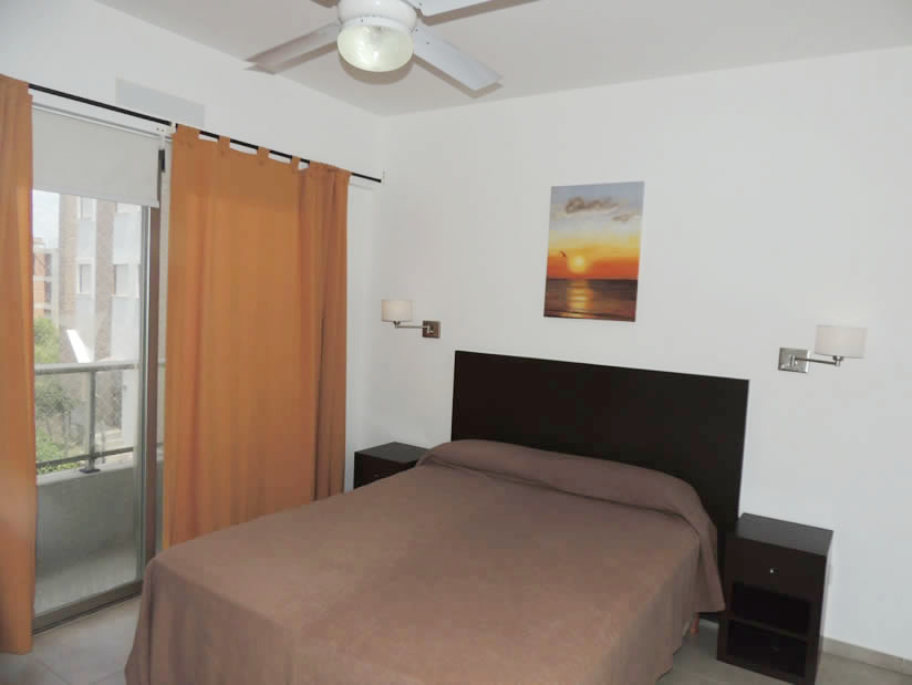 Alquilo Departamento Gesell 365 1F en Villa Gesell zona Centro Comercial a 10 mts de la Playa