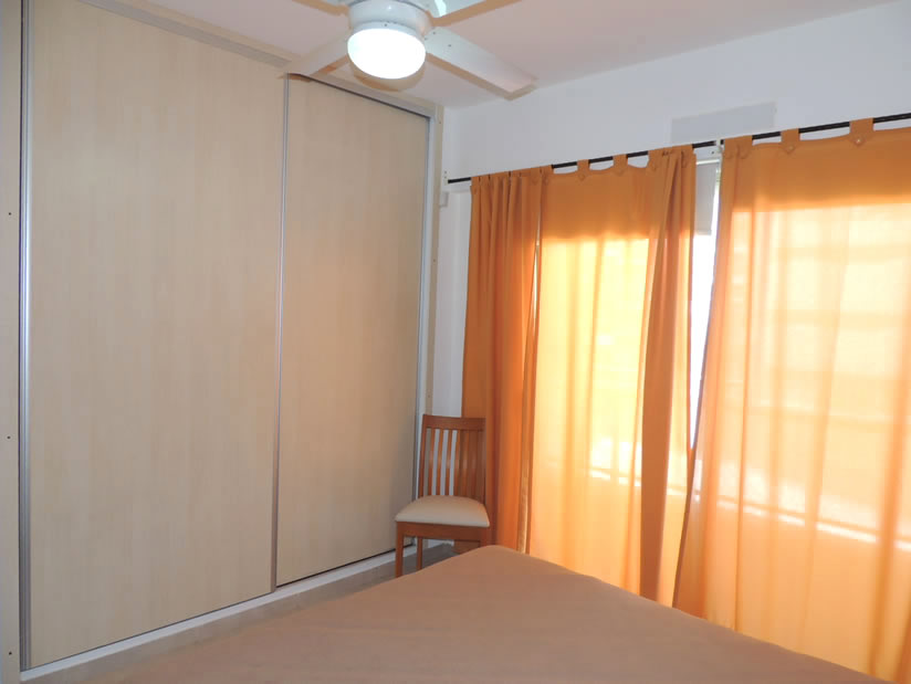 Alquilo Departamento Gesell 365 1F en Villa Gesell zona Centro Comercial a 10 mts de la Playa