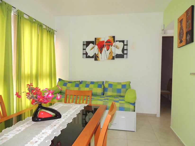 Alquilo Departamento Gesell 365 1F en Villa Gesell zona Centro Comercial a 10 mts de la Playa 