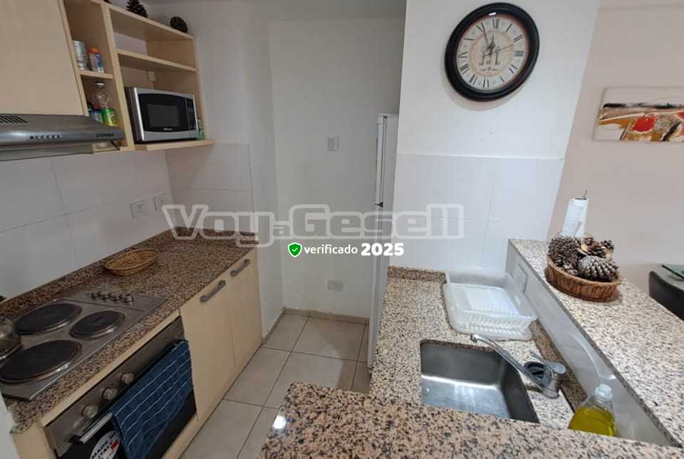 Alquilo Departamento Gesell 365 G en Villa Gesell zona Centro Comercial a 10 Mts de la Playa 
