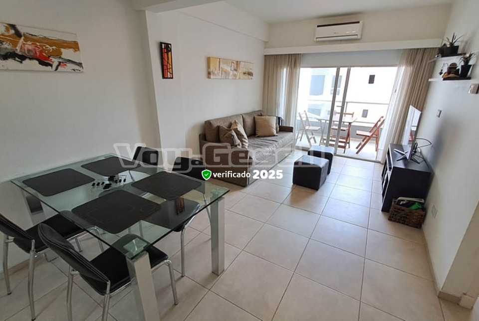 Alquilo Departamento Gesell 365 G en Villa Gesell zona Centro Comercial a 10 Mts de la Playa 