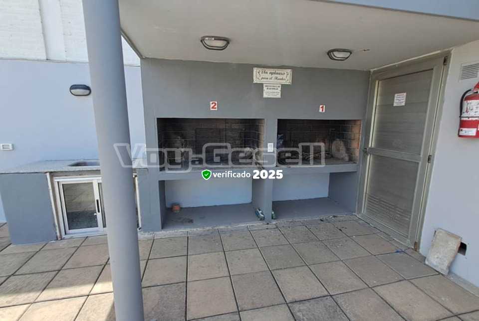 Alquilo Departamento Gesell 365 G en Villa Gesell zona Centro Comercial a 10 Mts de la Playa