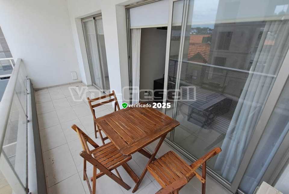 Alquilo Departamento Gesell 365 G en Villa Gesell zona Centro Comercial a 10 Mts de la Playa 
