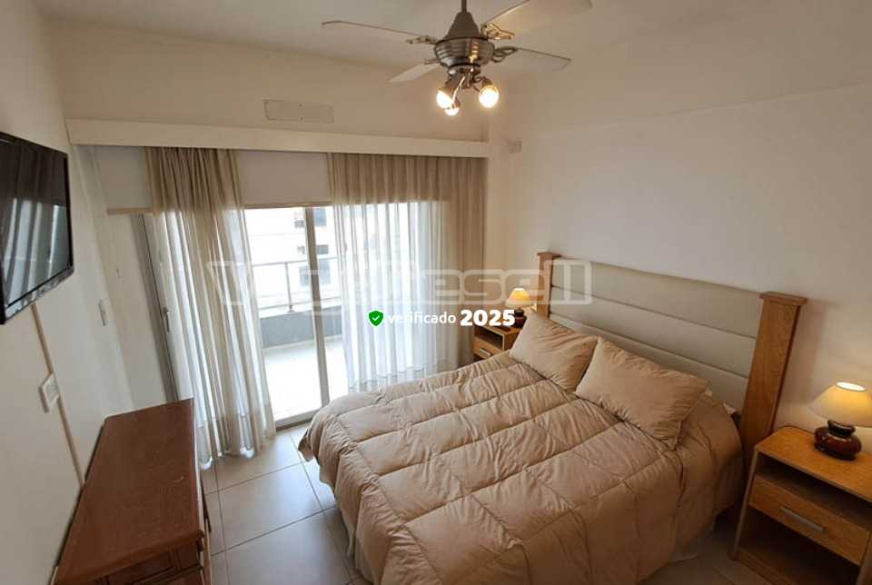 Alquilo Departamento Gesell 365 G en Villa Gesell zona Centro Comercial a 10 Mts de la Playa 