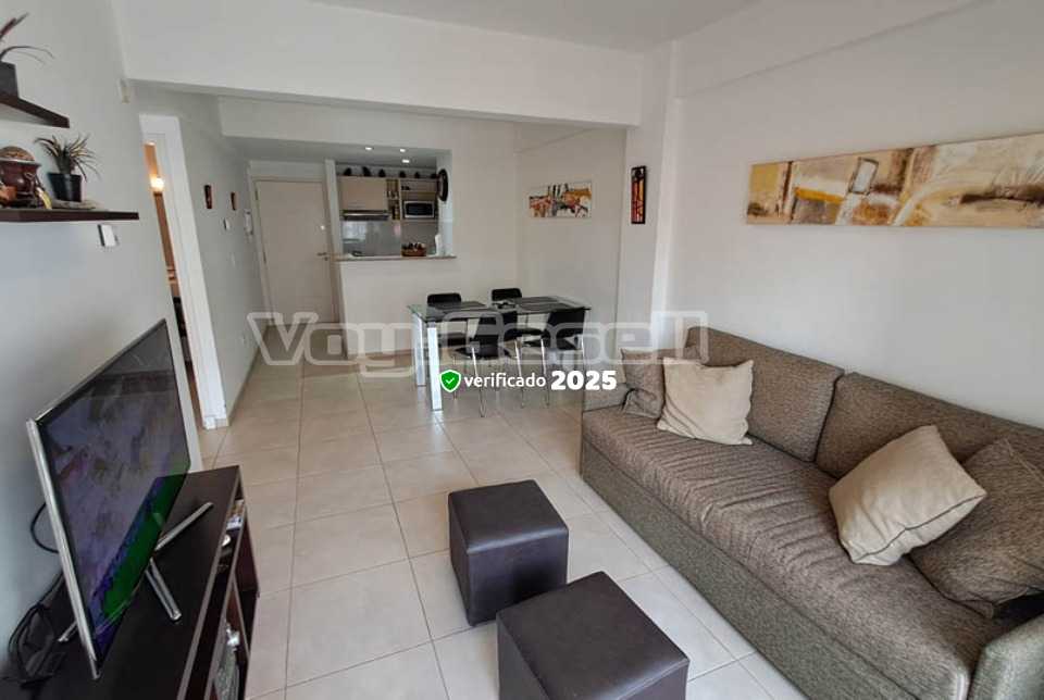 Alquilo Departamento Gesell 365 G en Villa Gesell zona Centro Comercial a 10 Mts de la Playa 