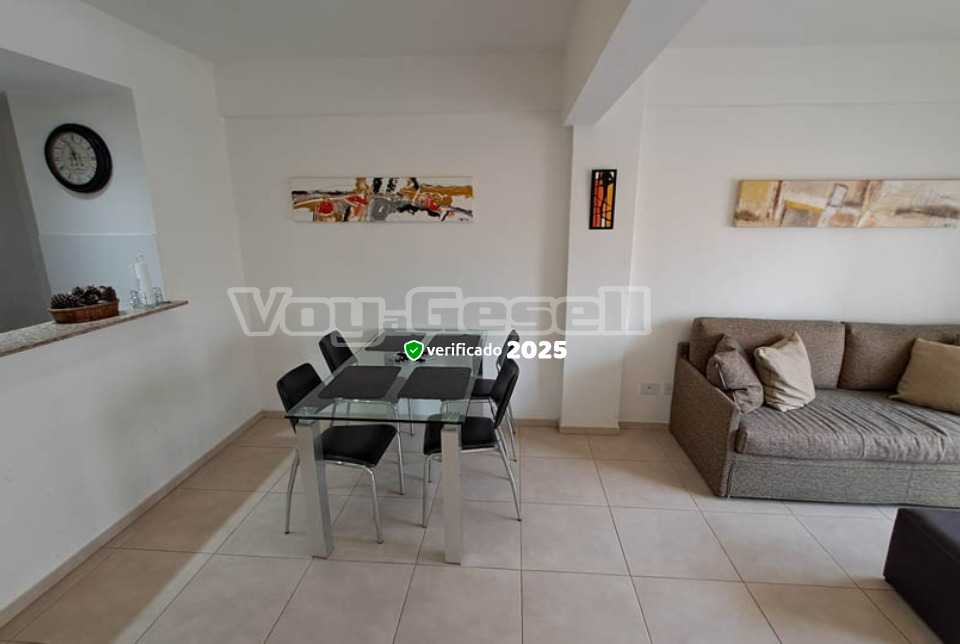Alquilo Departamento Gesell 365 G en Villa Gesell zona Centro Comercial a 10 Mts de la Playa