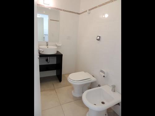 Alquilo Departamento Gesell 365 PB B en Villa Gesell zona Centro Comercial a 10 Mts de la Playa