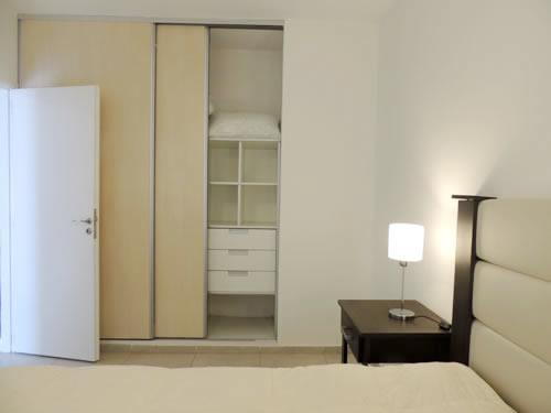 Alquilo Departamento Gesell 365 PB B en Villa Gesell zona Centro Comercial a 10 Mts de la Playa