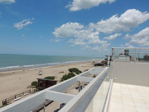 Alquilo Departamento Gesell 365 PB B en Villa Gesell zona Centro Comercial a 10 Mts de la Playa