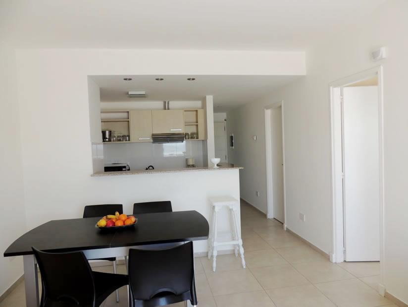 Alquilo Departamento Gesell 365 PB B en Villa Gesell zona Centro Comercial a 10 Mts de la Playa 