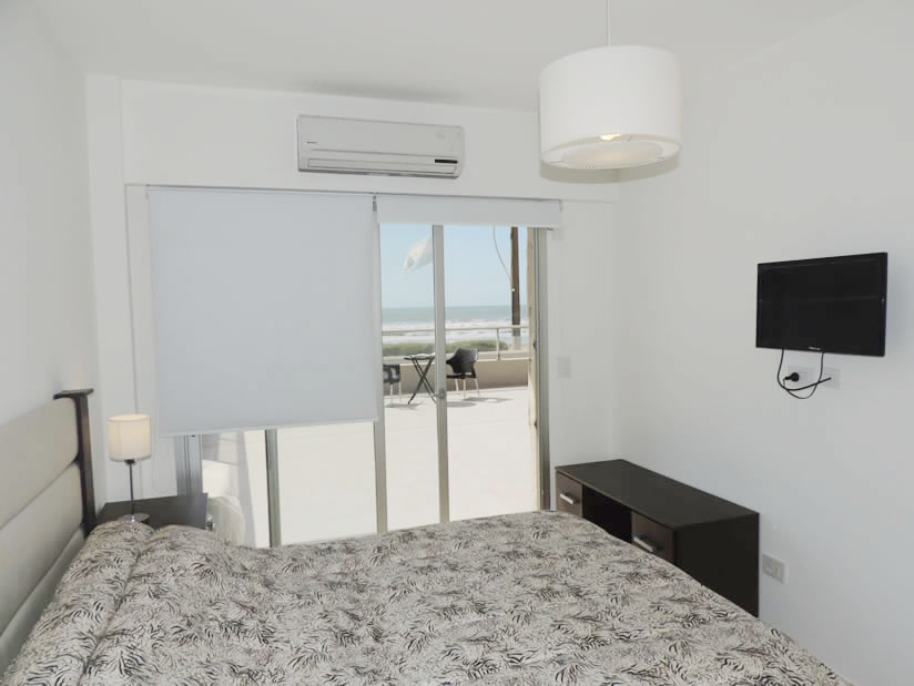 Alquilo Departamento Gesell 365 PB B en Villa Gesell zona Centro Comercial a 10 Mts de la Playa