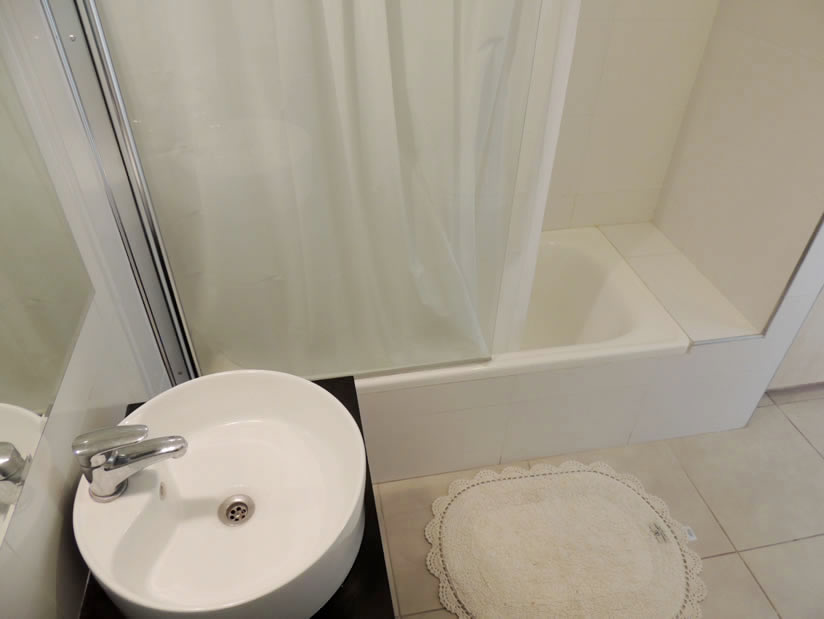 Alquilo Departamento Gesell 365 PB B en Villa Gesell zona Centro Comercial a 10 Mts de la Playa