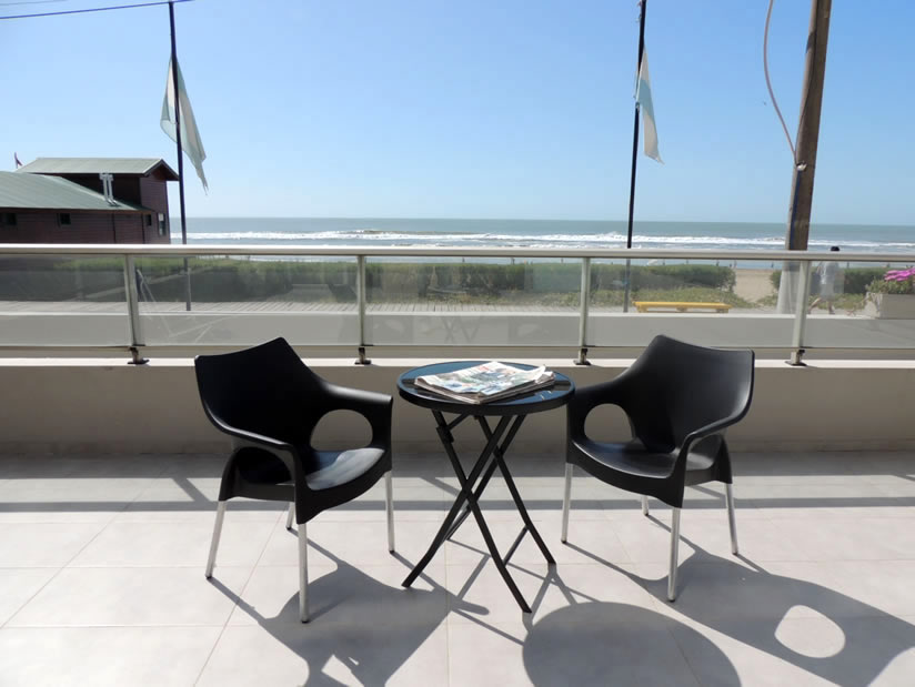 Alquilo Departamento Gesell 365 PB B en Villa Gesell zona Centro Comercial a 10 Mts de la Playa