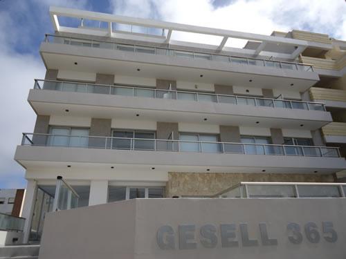Gesell 365 PB G: Departamento en Villa Gesell zona Centro Comercial