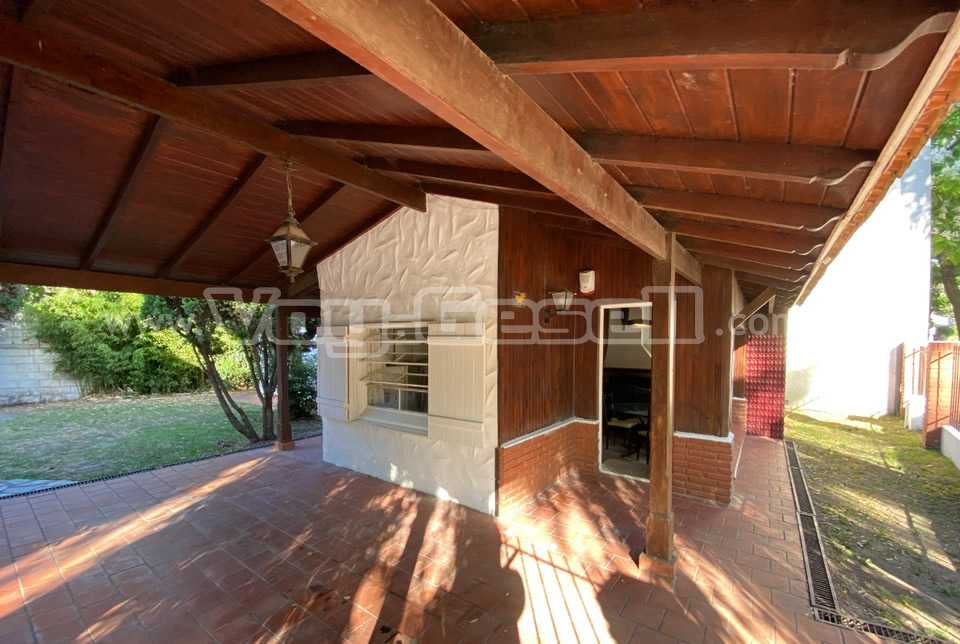 Alquilo Casa Giampa en Villa Gesell zona Centro Comercial 