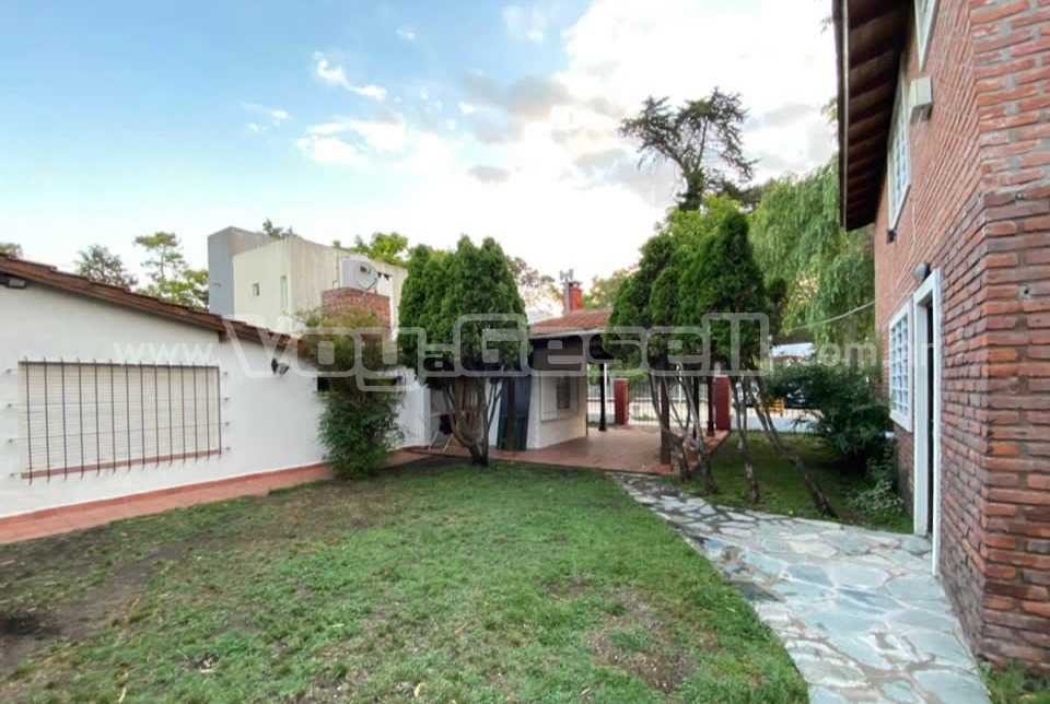 Alquilo Casa Giampa en Villa Gesell zona Centro Comercial 