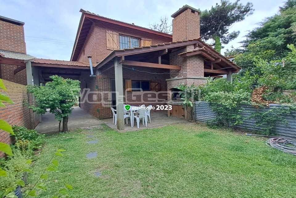 Alquilo Casa  Casa JD en Villa Gesell zona Barrio Norte a 190 Mts de la Playa 