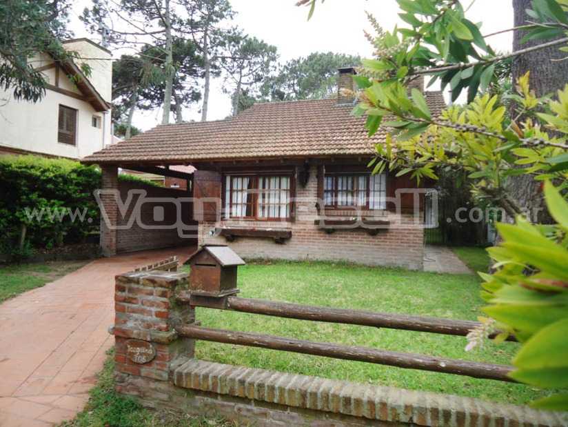Alquilo Chalet Joaquina en Villa Gesell zona Centro a 900 Mts de la Playa 