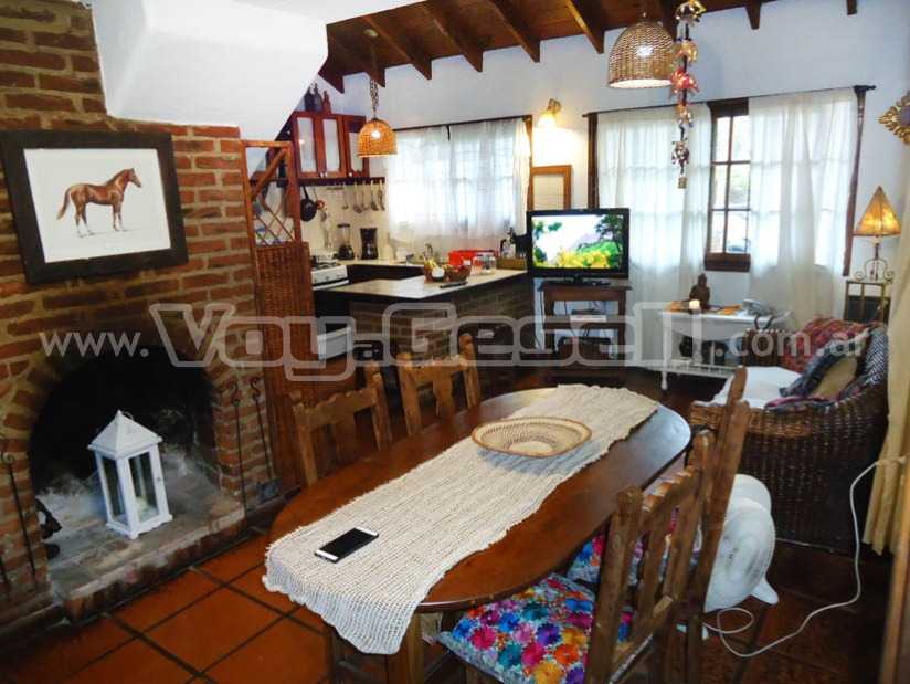 Alquilo Chalet Joaquina en Villa Gesell zona Centro a 900 Mts de la Playa 