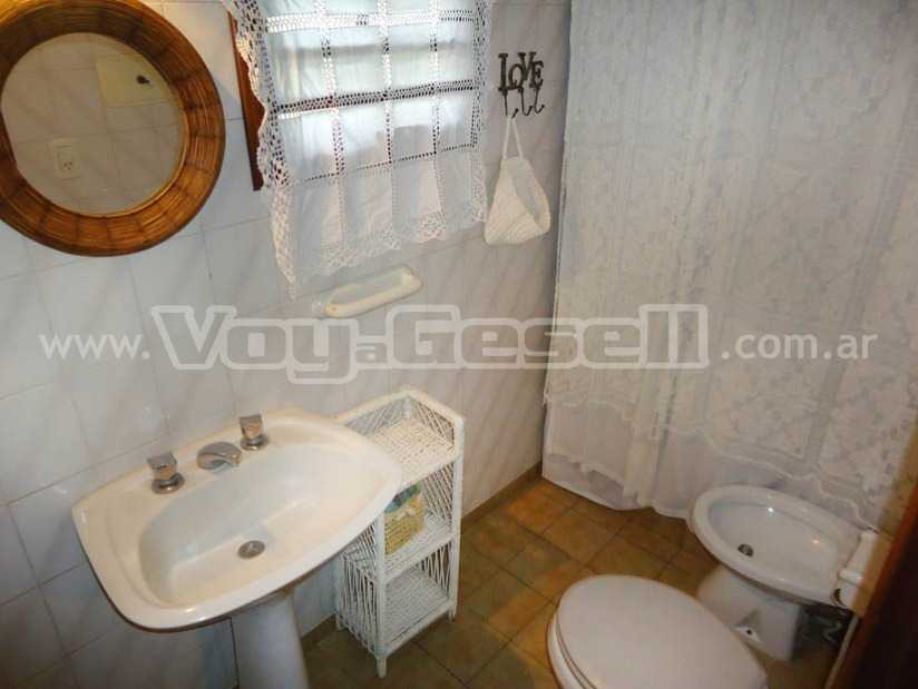 Alquilo Chalet Joaquina en Villa Gesell zona Centro a 900 Mts de la Playa