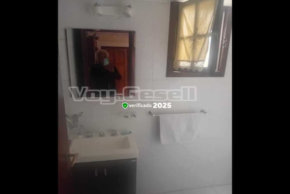 Alquilo Chalet Joaquina en Villa Gesell zona Centro a 900 Mts de la Playa 