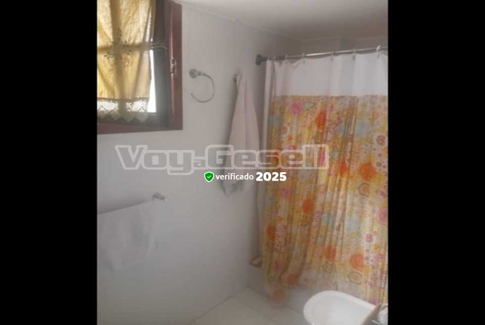 Alquilo Chalet Joaquina en Villa Gesell zona Centro a 900 Mts de la Playa 