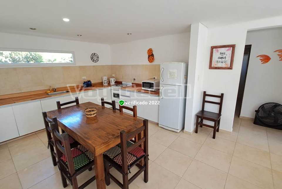 Alquilo Departamento KM Gesell en Villa Gesell zona Centro a 700 Mts de la Playa Living Comedor, Cocina