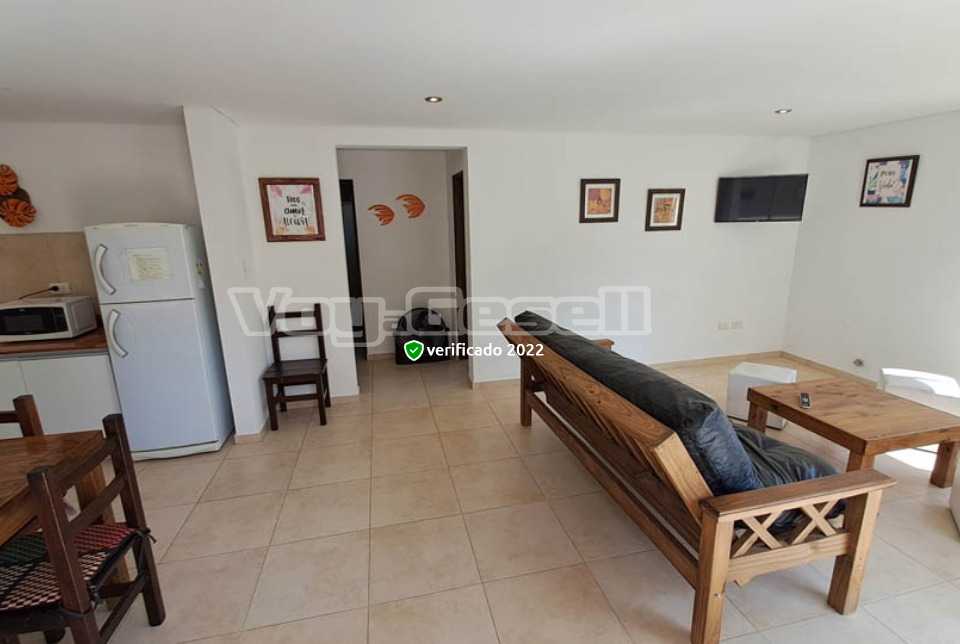 Alquilo Departamento KM Gesell en Villa Gesell zona Centro a 700 Mts de la Playa Living Comedor, Cocina