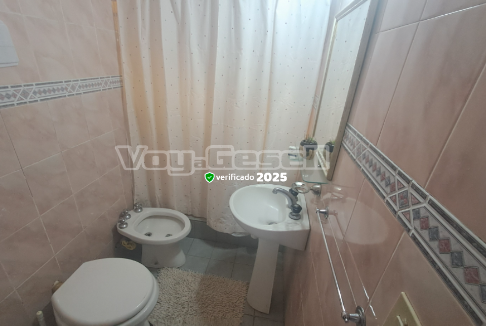 Alquilo Casa Kuyen en Villa Gesell zona Centro Comercial a 100 Mts de la Playa 