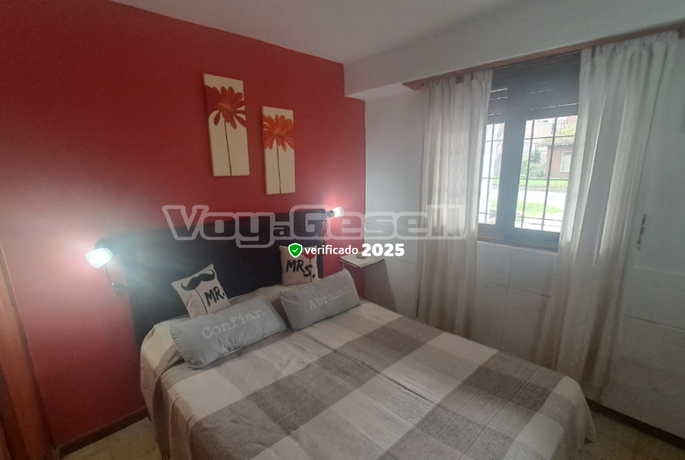 Alquilo Casa Kuyen en Villa Gesell zona Centro Comercial a 100 Mts de la Playa