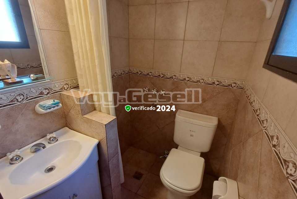 Alquilo Casa La 129 en Villa Gesell zona Centro a 700 Mts de la Playa