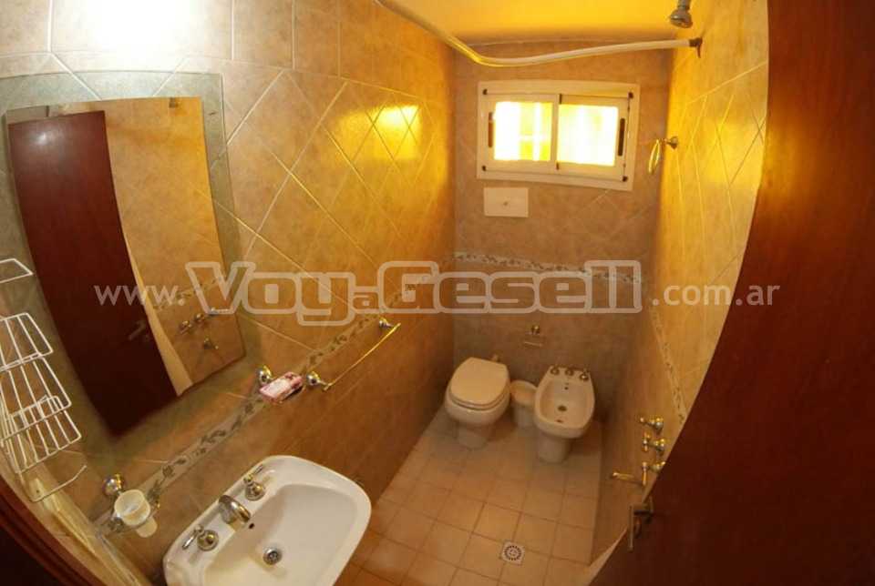 Alquilo Casa La Candela en Villa Gesell zona Centro a 450 Mts de la Playa