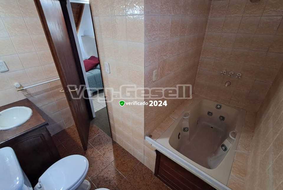 Alquilo Casa La Cle en Villa Gesell zona Centro a 2600 Mts de la Playa