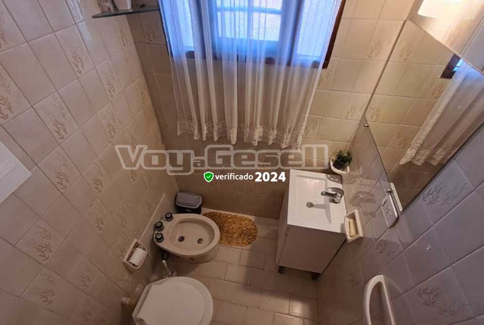 Alquilo Casa La Cle en Villa Gesell zona Centro a 2600 Mts de la Playa