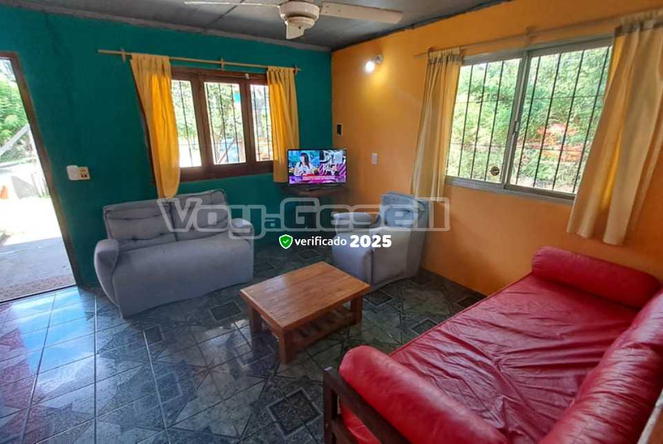 Alquilo Casa La Colorada en Villa Gesell zona Centro a 2400 Mts de la Playa