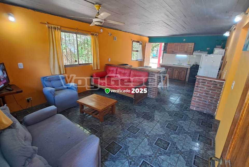 Alquilo Casa La Colorada en Villa Gesell zona Centro a 2400 Mts de la Playa 