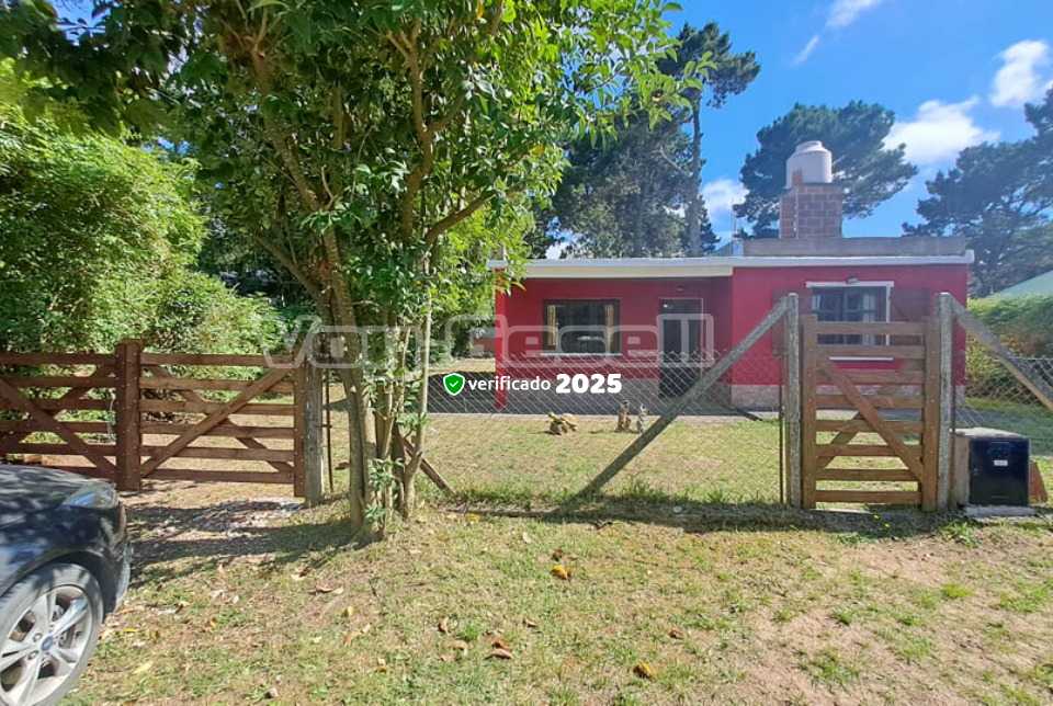 Alquilo Casa La Colorada en Villa Gesell zona Centro a 2400 Mts de la Playa 