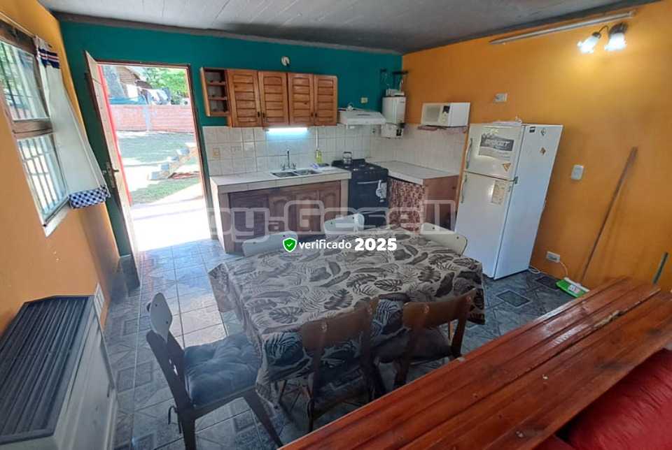 Alquilo Casa La Colorada en Villa Gesell zona Centro a 2400 Mts de la Playa 