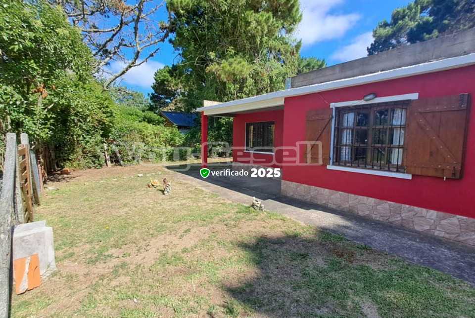 Alquilo Casa La Colorada en Villa Gesell zona Centro a 2400 Mts de la Playa 