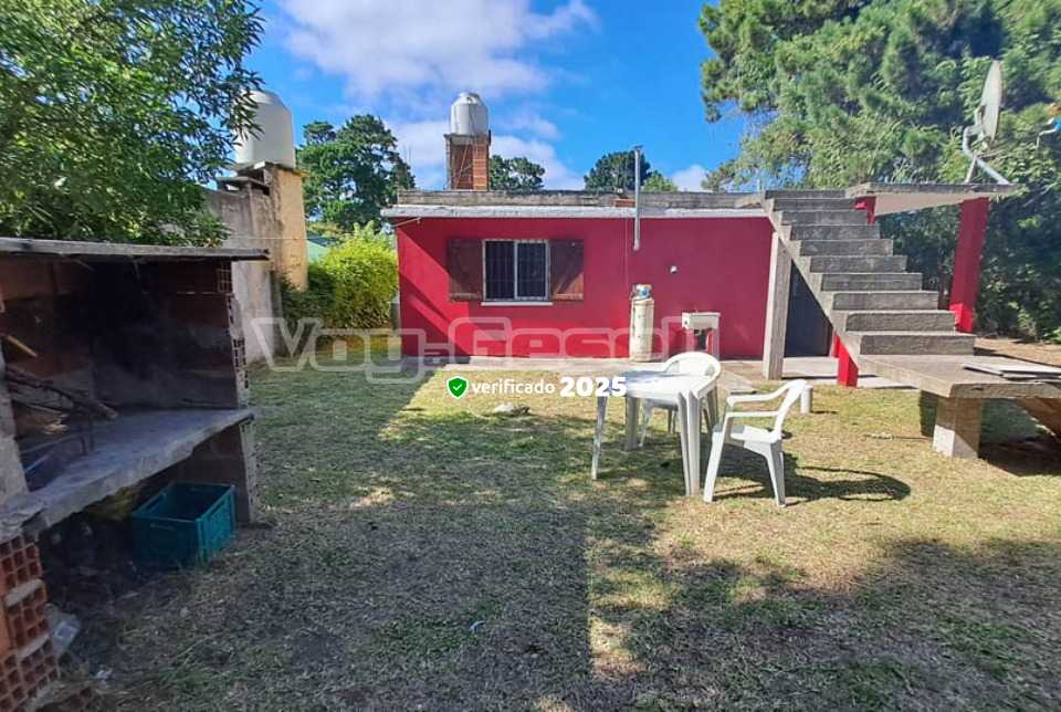 Alquilo Casa La Colorada en Villa Gesell zona Centro a 2400 Mts de la Playa