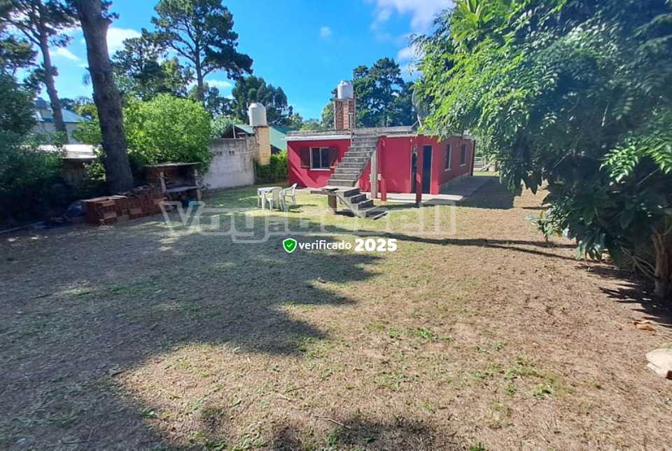 Alquilo Casa La Colorada en Villa Gesell zona Centro a 2400 Mts de la Playa