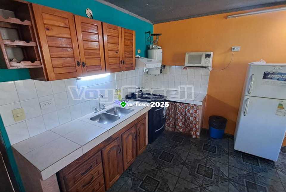 Alquilo Casa La Colorada en Villa Gesell zona Centro a 2400 Mts de la Playa