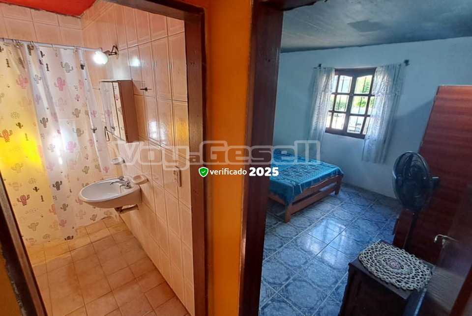 Alquilo Casa La Colorada en Villa Gesell zona Centro a 2400 Mts de la Playa 