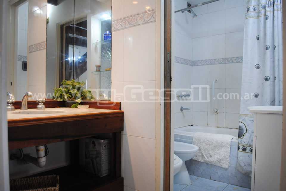 Alquilo Casa La Cueva de Ani en Villa Gesell zona Centro a 700 Mts de la Playa