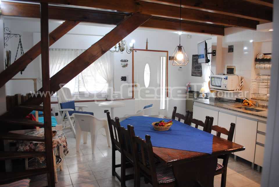 Alquilo Casa La Cueva de Ani en Villa Gesell zona Centro a 700 Mts de la Playa