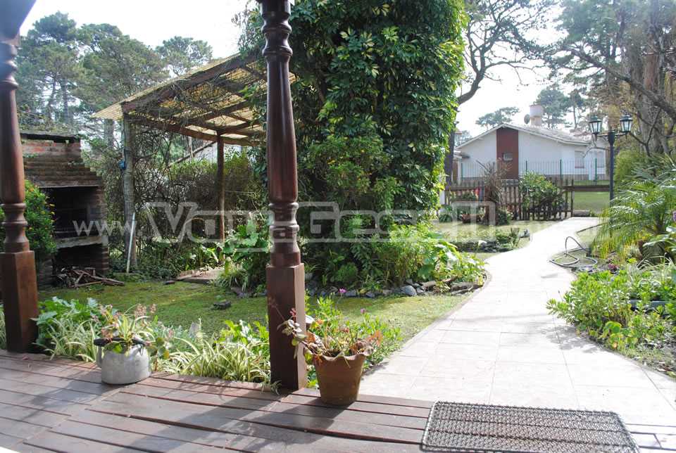 Alquilo Casa La Cueva de Ani en Villa Gesell zona Centro a 700 Mts de la Playa