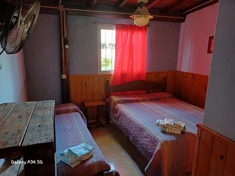 Alquilo Cabaña La Emperatriz en Villa Gesell zona Centro a 950 Mts de la Playa 