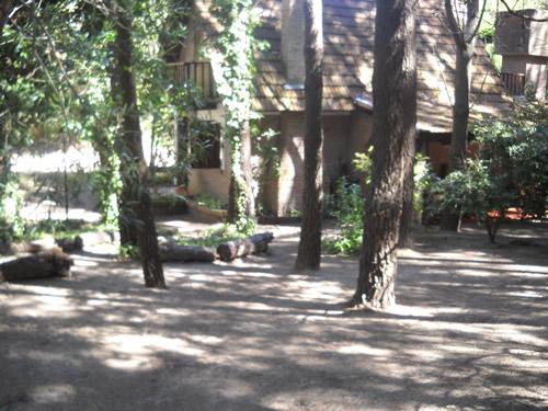 Alquilo Casa La esquina de los Murad en Mar Azul zona  a 300 Mts de la Playa vista de la casa lateral desde el terreno 