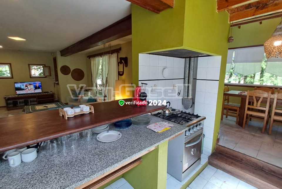 Alquilo Casa La Esquina en Villa Gesell zona Centro a 1000 Mts de la Playa 